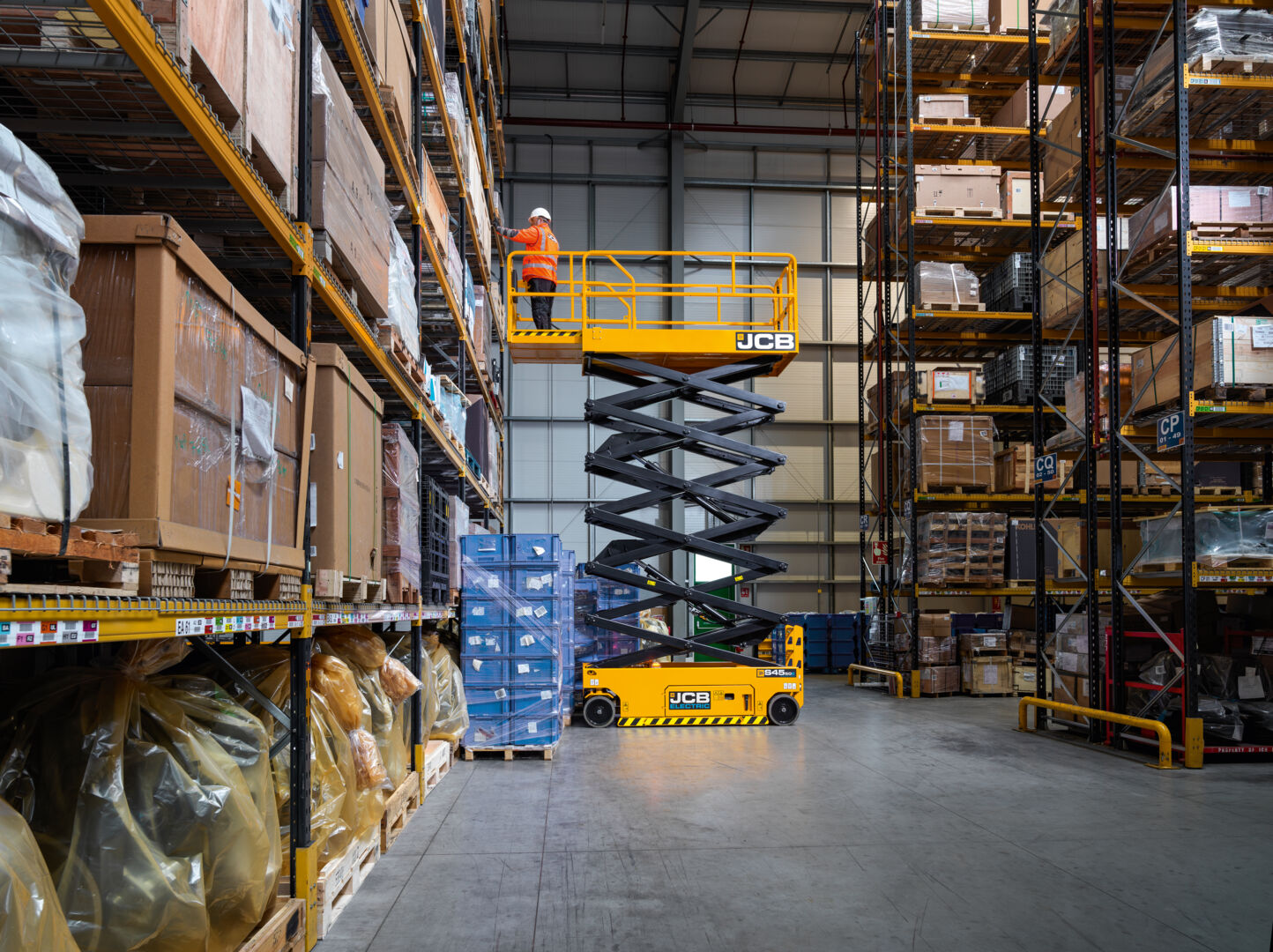 JCB Scissor in use with the extending platform applied